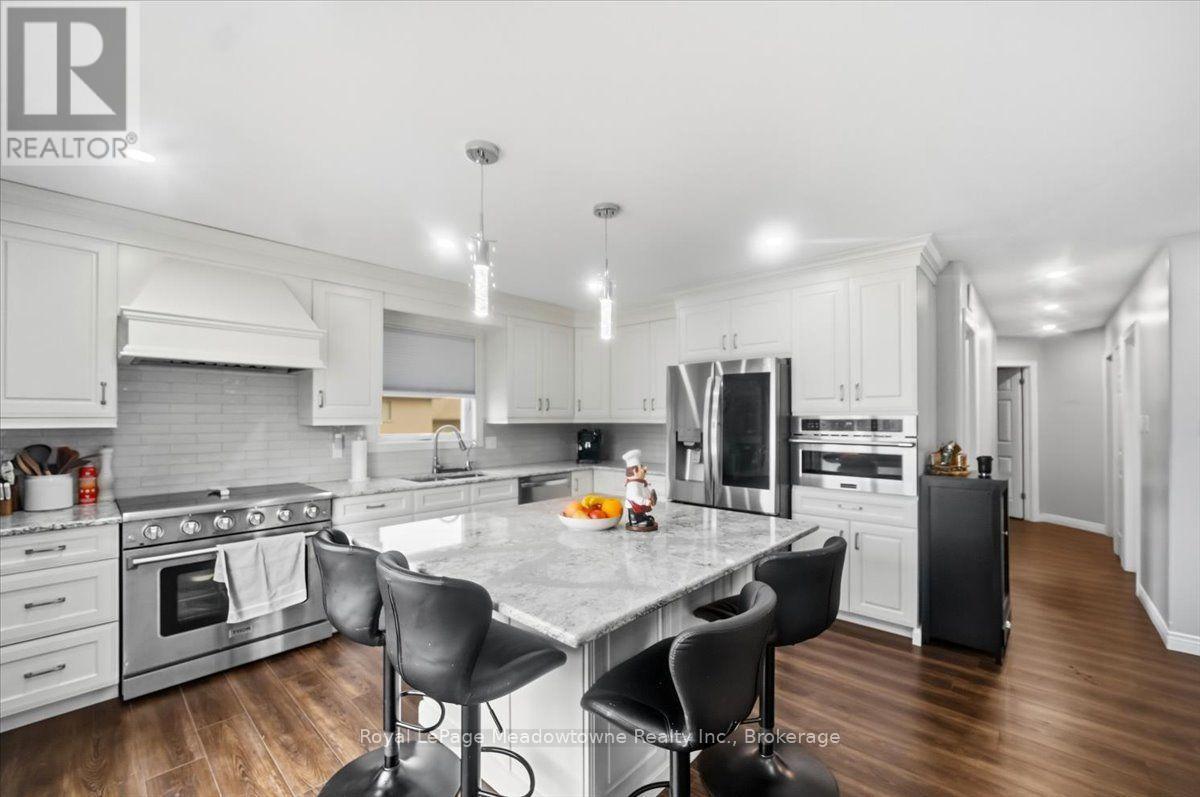 












15 SHARPE STREET

,
Brant (Paris),




Ontario
N3L4C6

