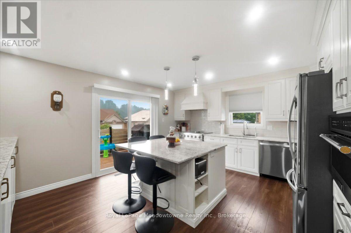 












15 SHARPE STREET

,
Brant (Paris),




Ontario
N3L4C6

