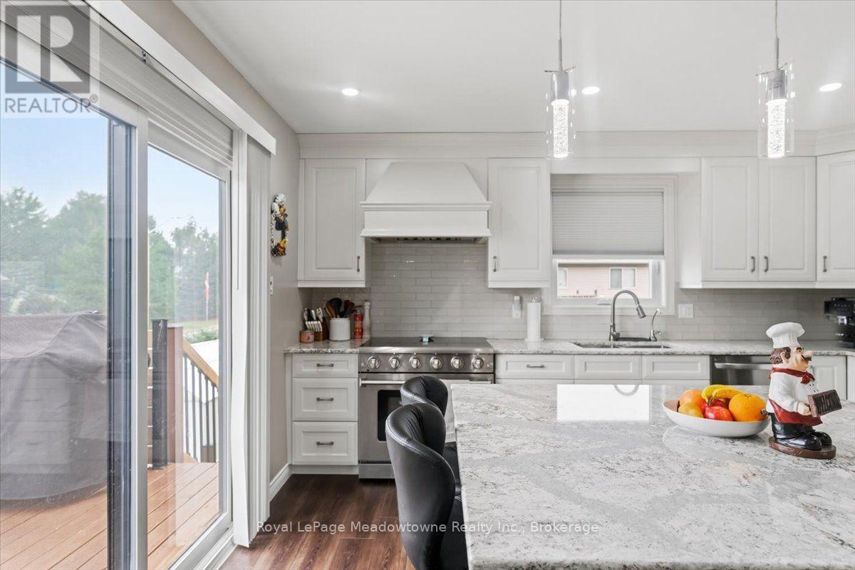 












15 SHARPE STREET

,
Brant (Paris),




Ontario
N3L4C6

