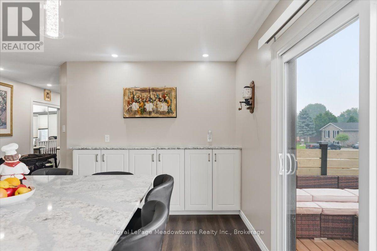 












15 SHARPE STREET

,
Brant (Paris),




Ontario
N3L4C6

