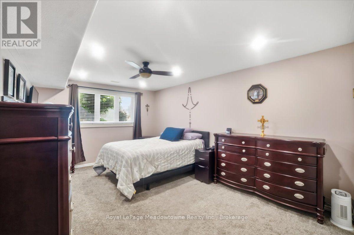 












15 SHARPE STREET

,
Brant (Paris),




Ontario
N3L4C6

