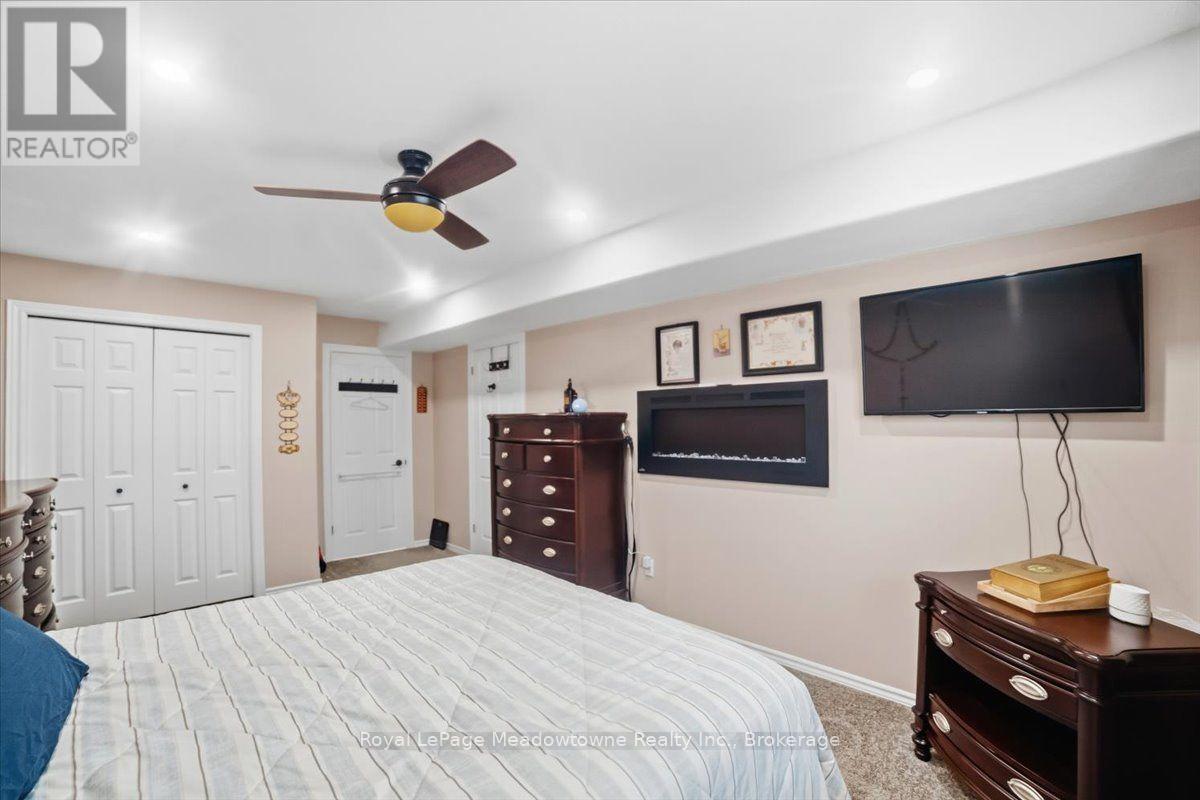 












15 SHARPE STREET

,
Brant (Paris),




Ontario
N3L4C6

