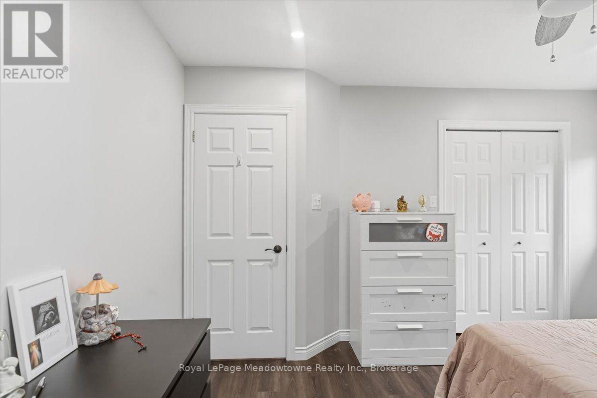 












15 SHARPE STREET

,
Brant (Paris),




Ontario
N3L4C6

