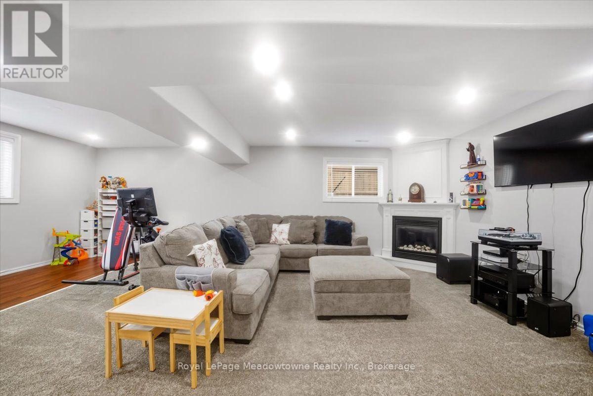 












15 SHARPE STREET

,
Brant (Paris),




Ontario
N3L4C6

