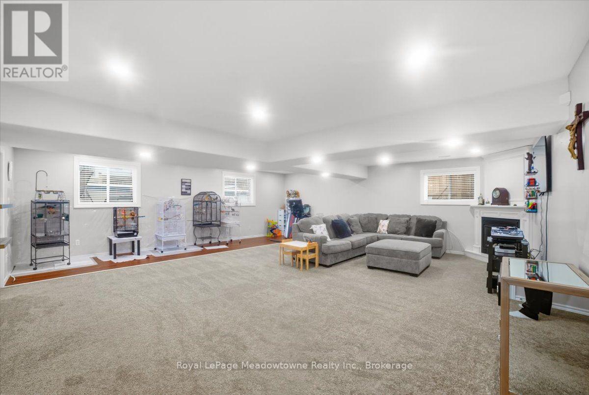 












15 SHARPE STREET

,
Brant (Paris),




Ontario
N3L4C6

