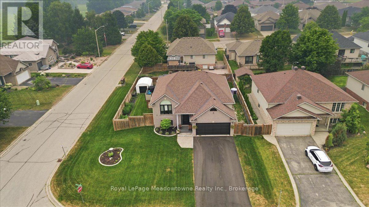 












15 SHARPE STREET

,
Brant (Paris),




Ontario
N3L4C6

