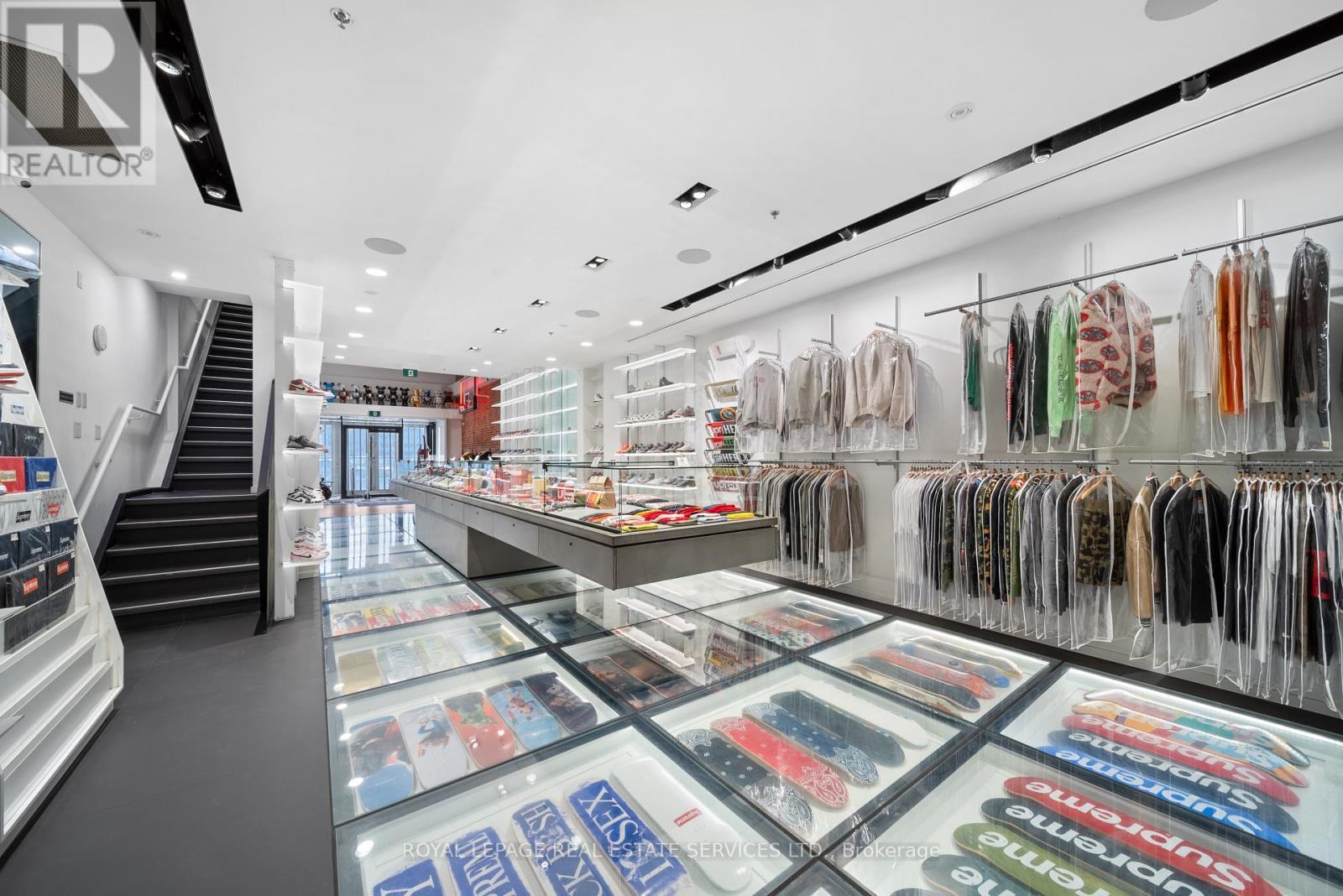












273 QUEEN STREET W

,
Toronto,




Ontario
M5V1Z9


