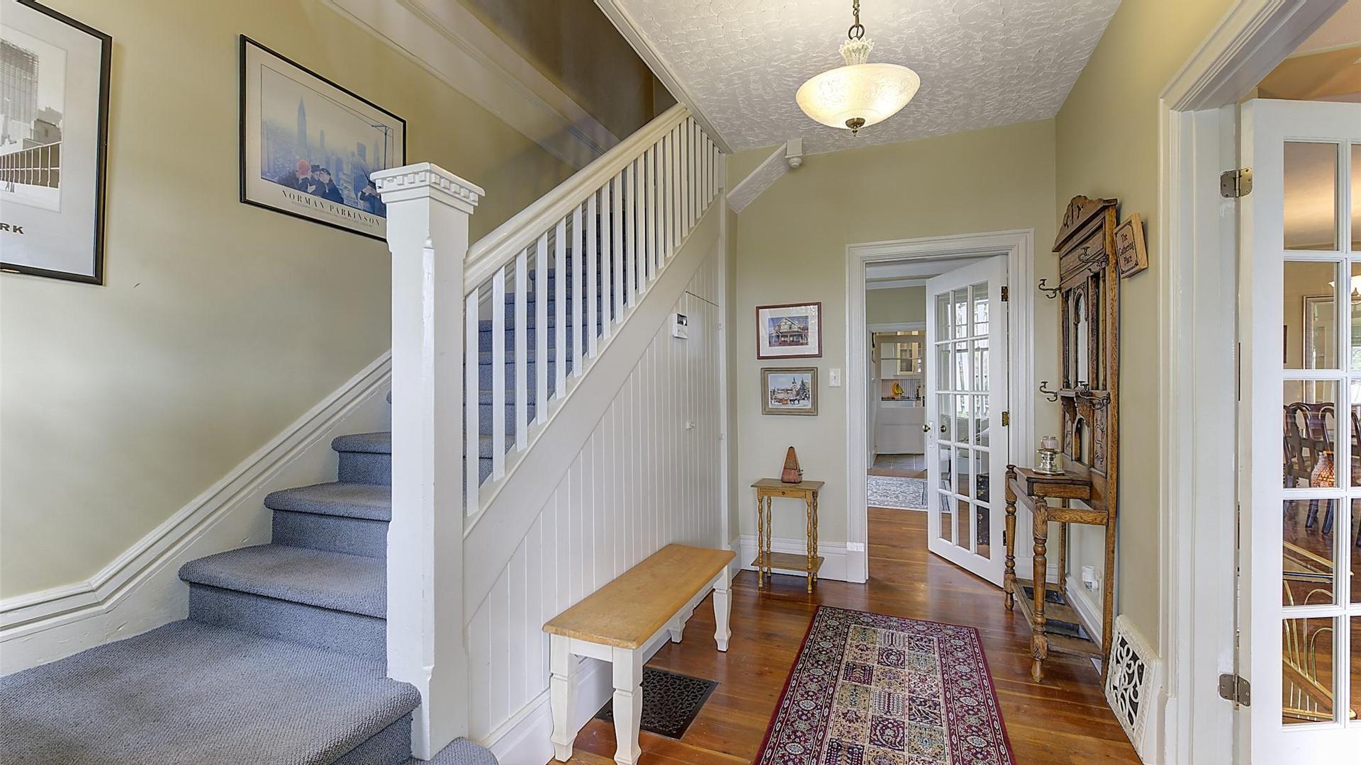 









1537


Lakeview

Street,
Kelowna,




BC
V1Y 6N1

