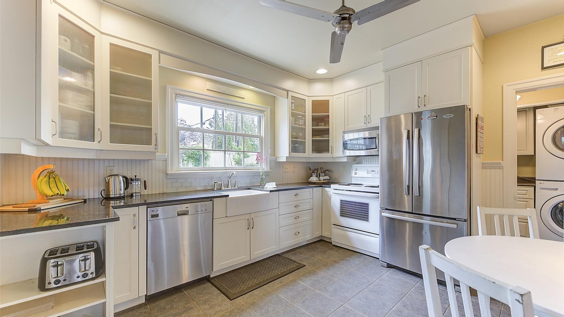 









1537


Lakeview

Street,
Kelowna,




BC
V1Y 6N1

