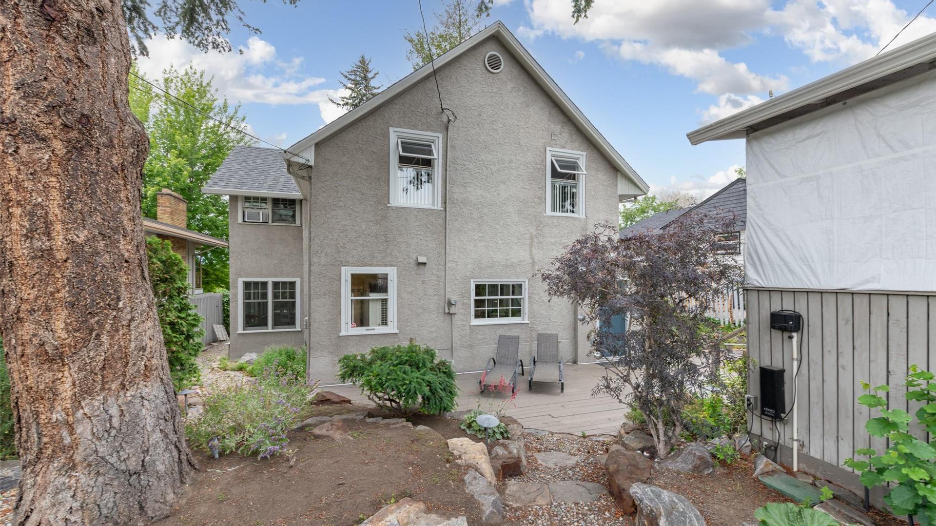 









1537


Lakeview

Street,
Kelowna,




BC
V1Y 6N1

