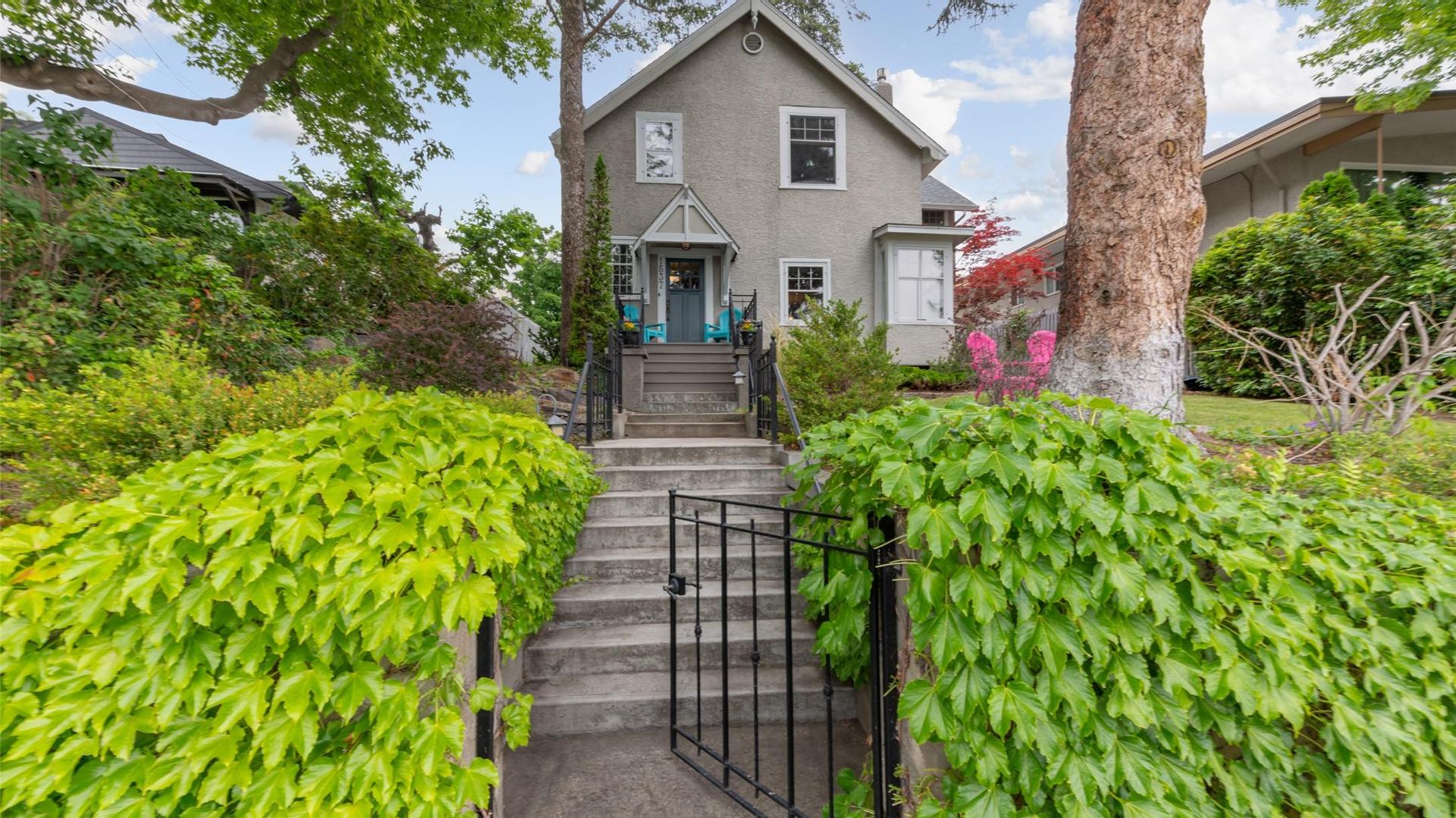 









1537


Lakeview

Street,
Kelowna,




BC
V1Y 6N1


