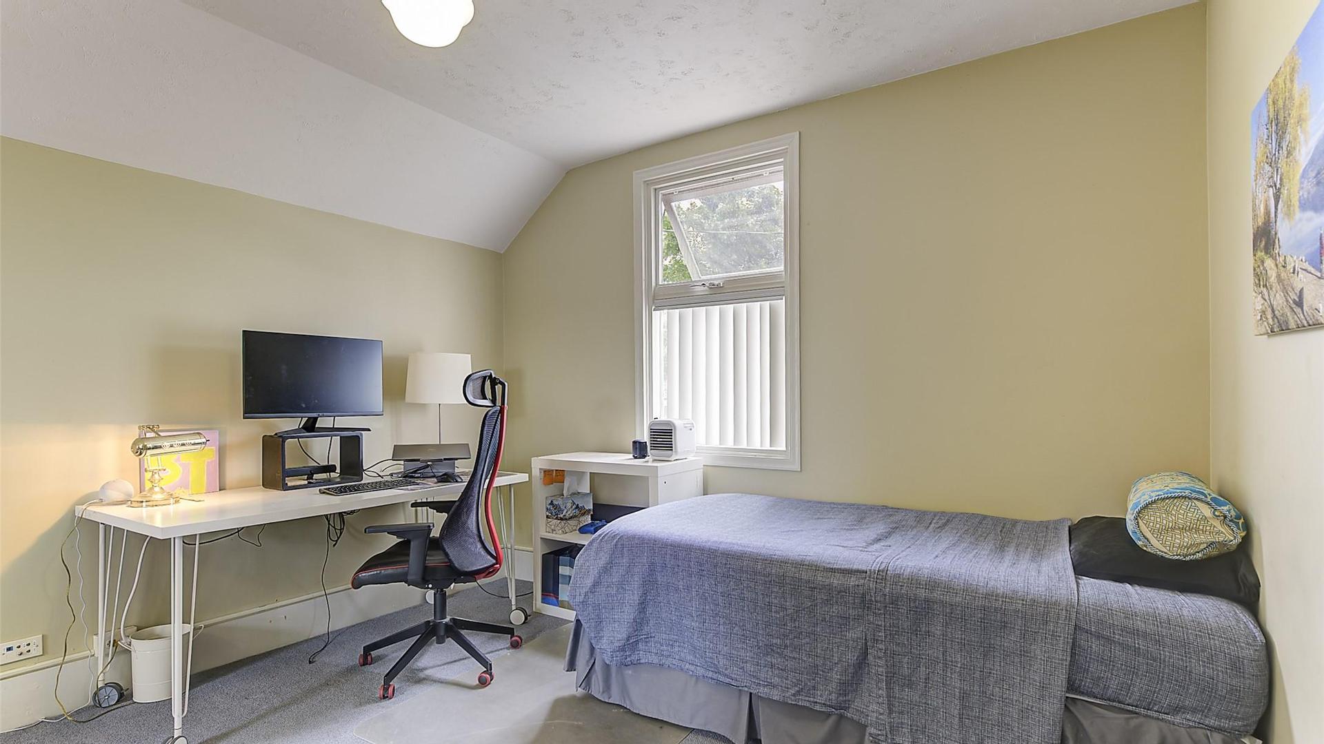 









1537


Lakeview

Street,
Kelowna,




BC
V1Y 6N1

