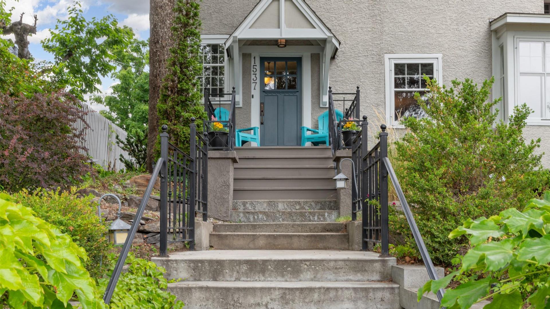 









1537


Lakeview

Street,
Kelowna,




BC
V1Y 6N1


