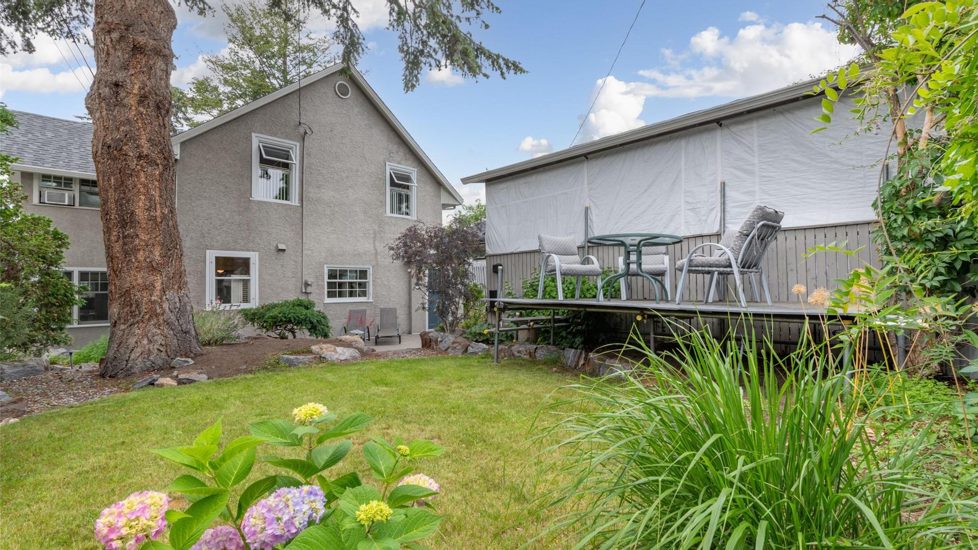 









1537


Lakeview

Street,
Kelowna,




BC
V1Y 6N1

