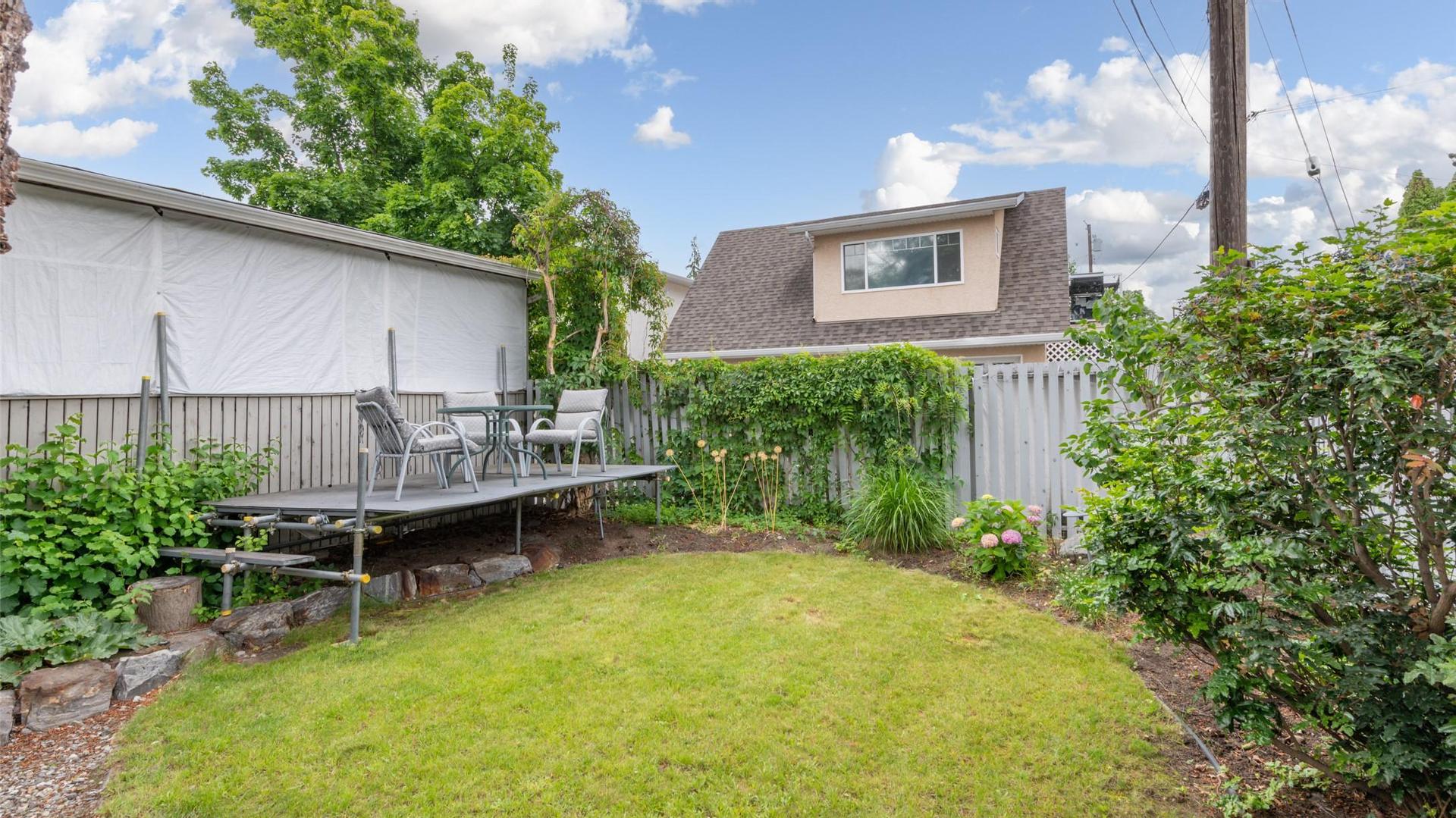 









1537


Lakeview

Street,
Kelowna,




BC
V1Y 6N1

