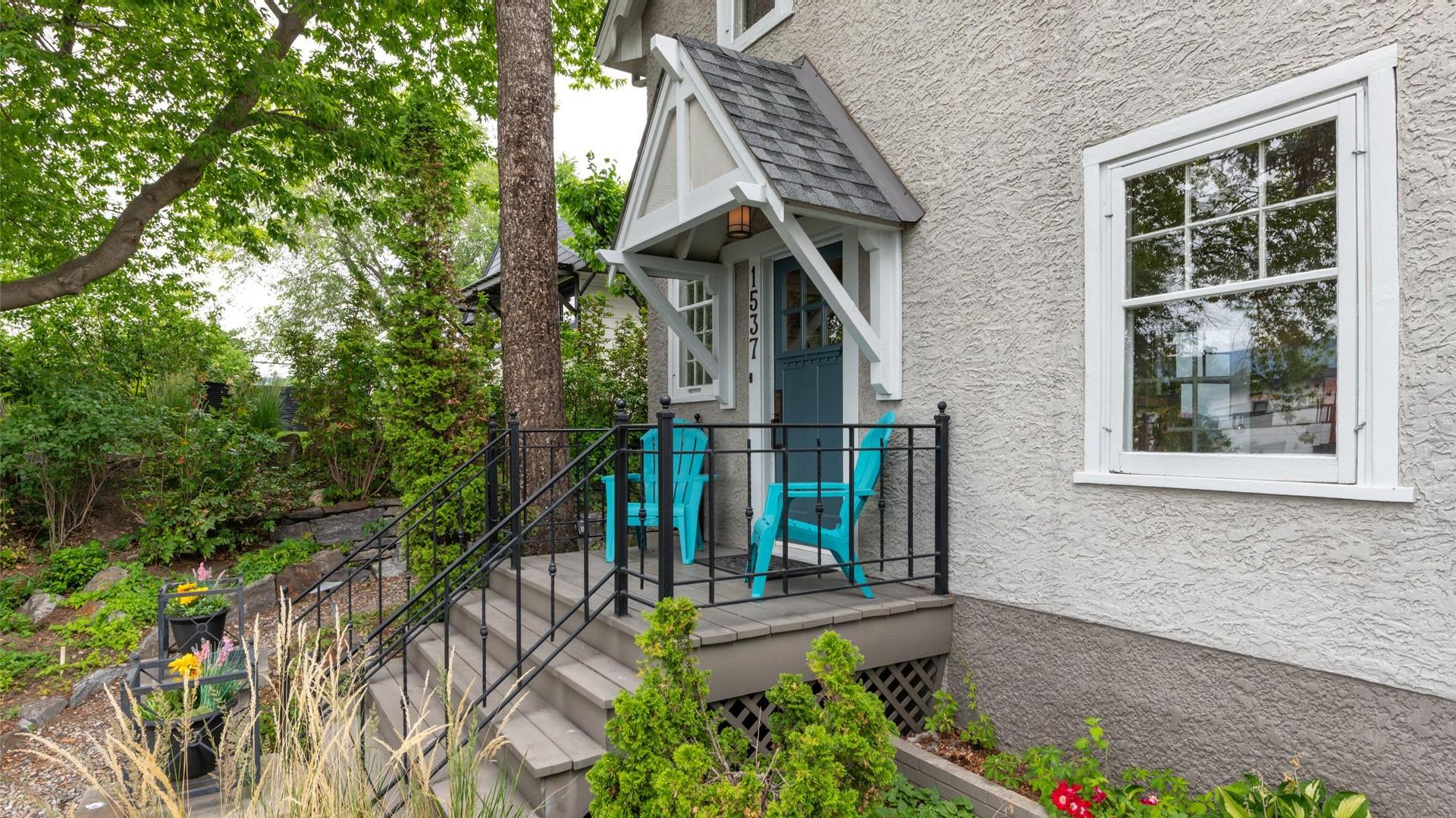 









1537


Lakeview

Street,
Kelowna,




BC
V1Y 6N1

