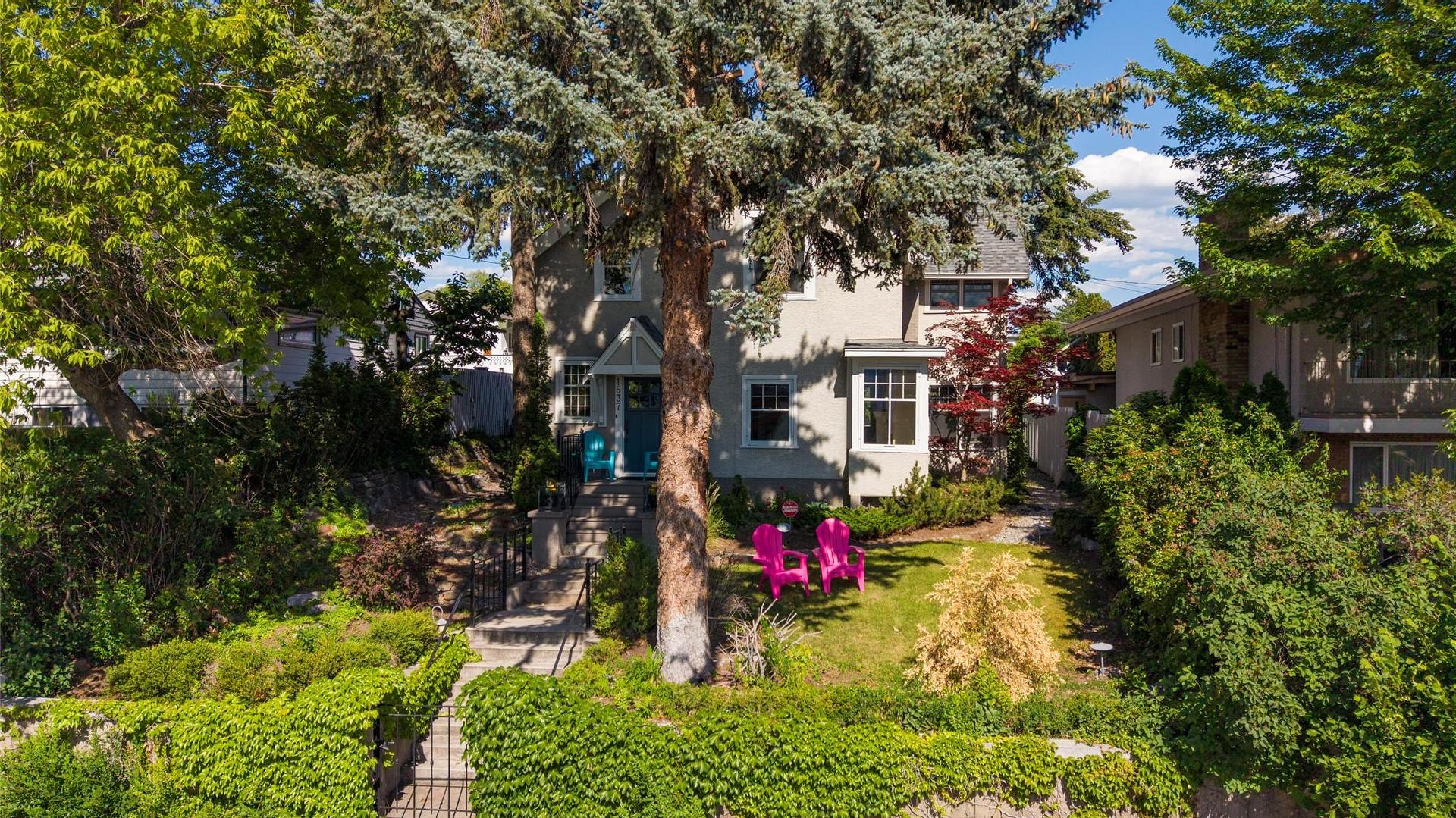 









1537


Lakeview

Street,
Kelowna,




BC
V1Y 6N1

