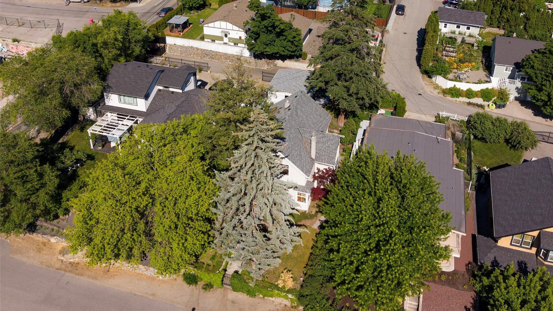 









1537


Lakeview

Street,
Kelowna,




BC
V1Y 6N1

