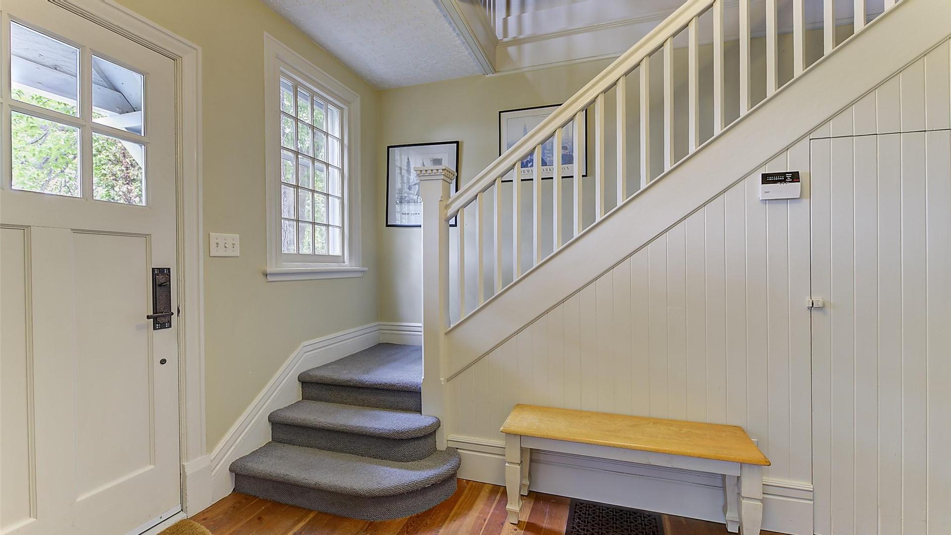 









1537


Lakeview

Street,
Kelowna,




BC
V1Y 6N1

