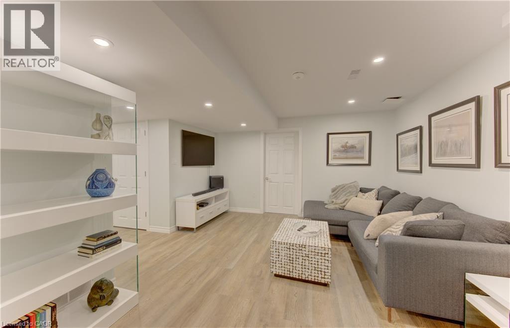 












307 GRAND RIVER Boulevard

,
Kitchener,




Ontario
N2A3H4

