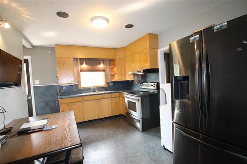 eat in style kitchen with Fridge/Stove incl.