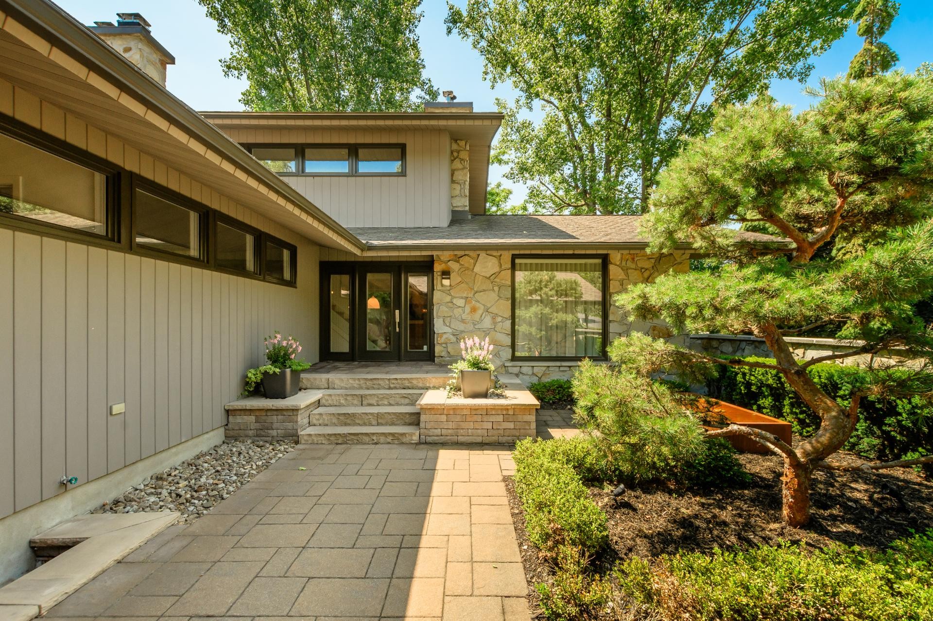 









1750


Rue du Sommet-Trinité

,
Saint-Bruno-de-Montarville,




QC
J3V6E4

