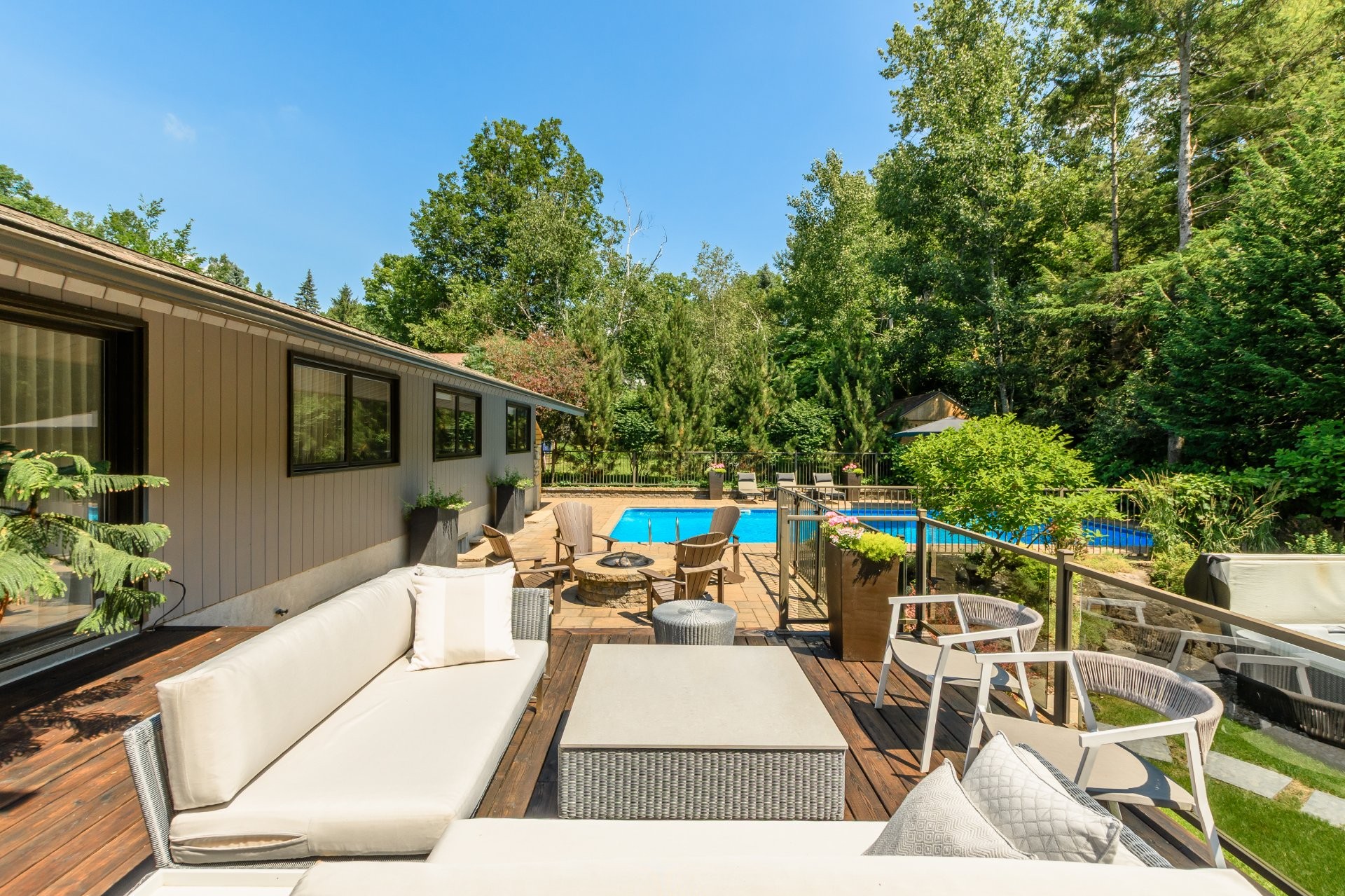 









1750


Rue du Sommet-Trinité

,
Saint-Bruno-de-Montarville,




QC
J3V6E4

