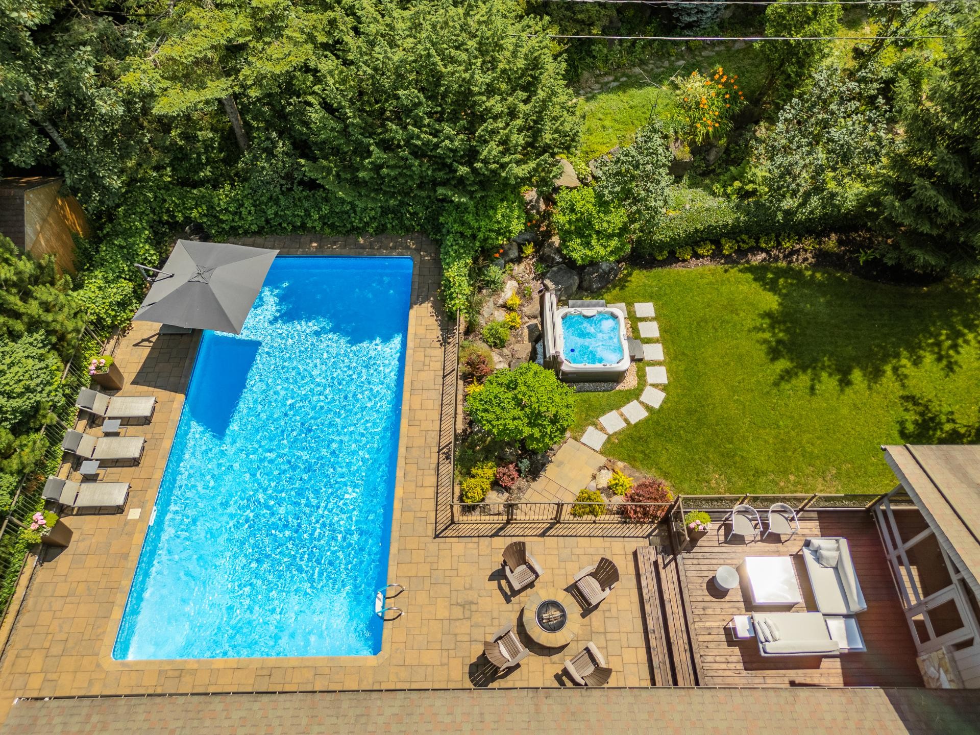 









1750


Rue du Sommet-Trinité

,
Saint-Bruno-de-Montarville,




QC
J3V6E4

