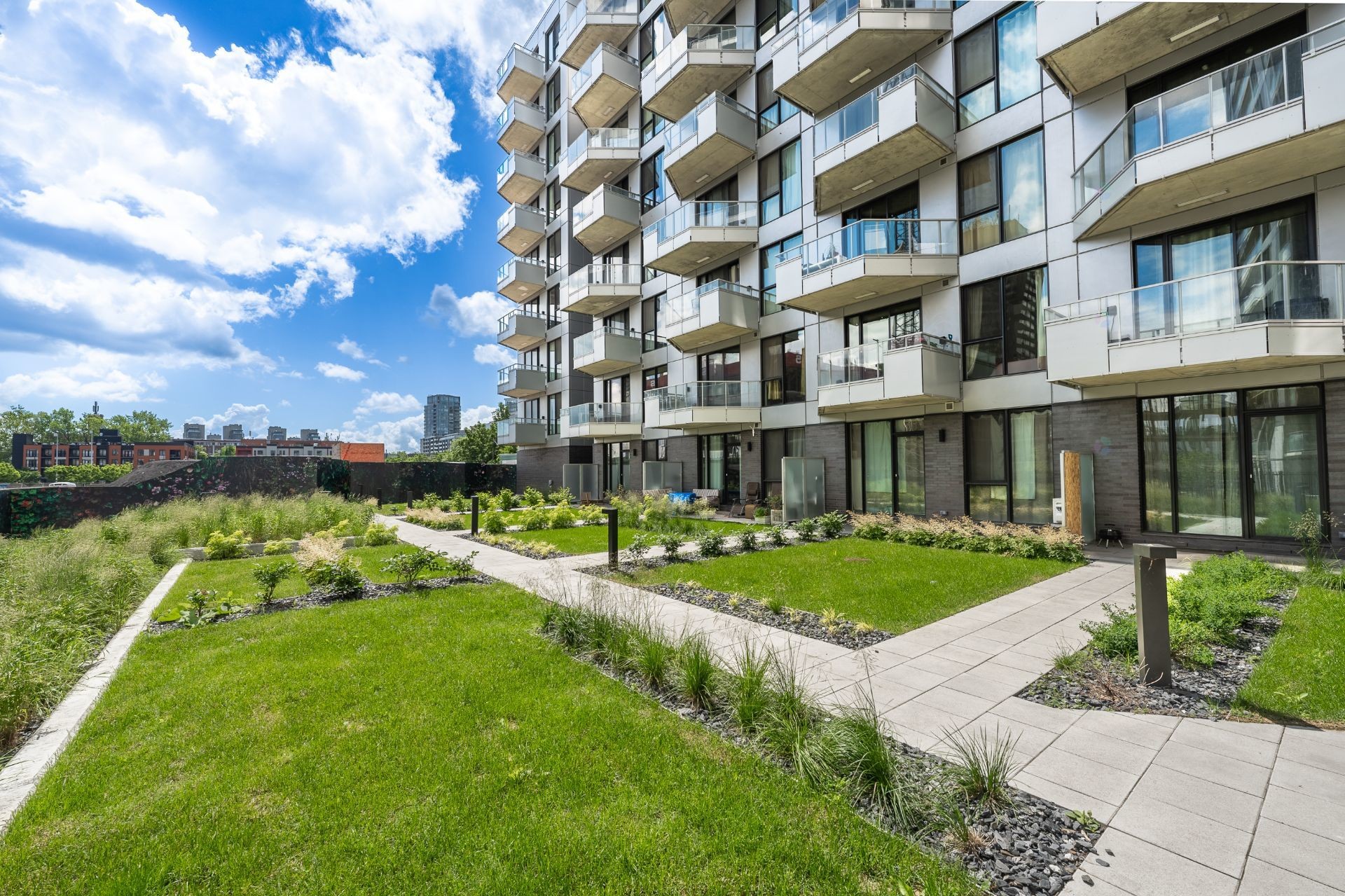 









1150


Boul. René-Lévesque E.

, 422,
Montréal (Ville-Marie),




QC
H2L0J6

