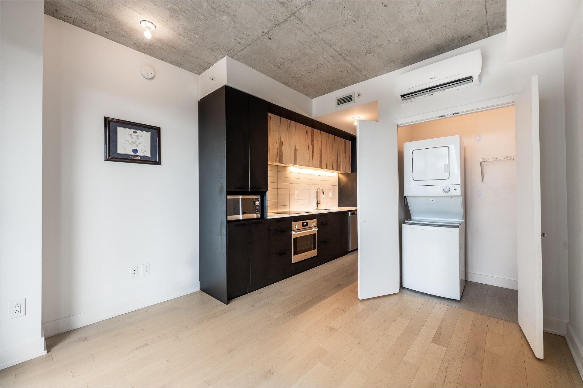 









1150


Boul. René-Lévesque E.

, 422,
Montréal (Ville-Marie),




QC
H2L0J6

