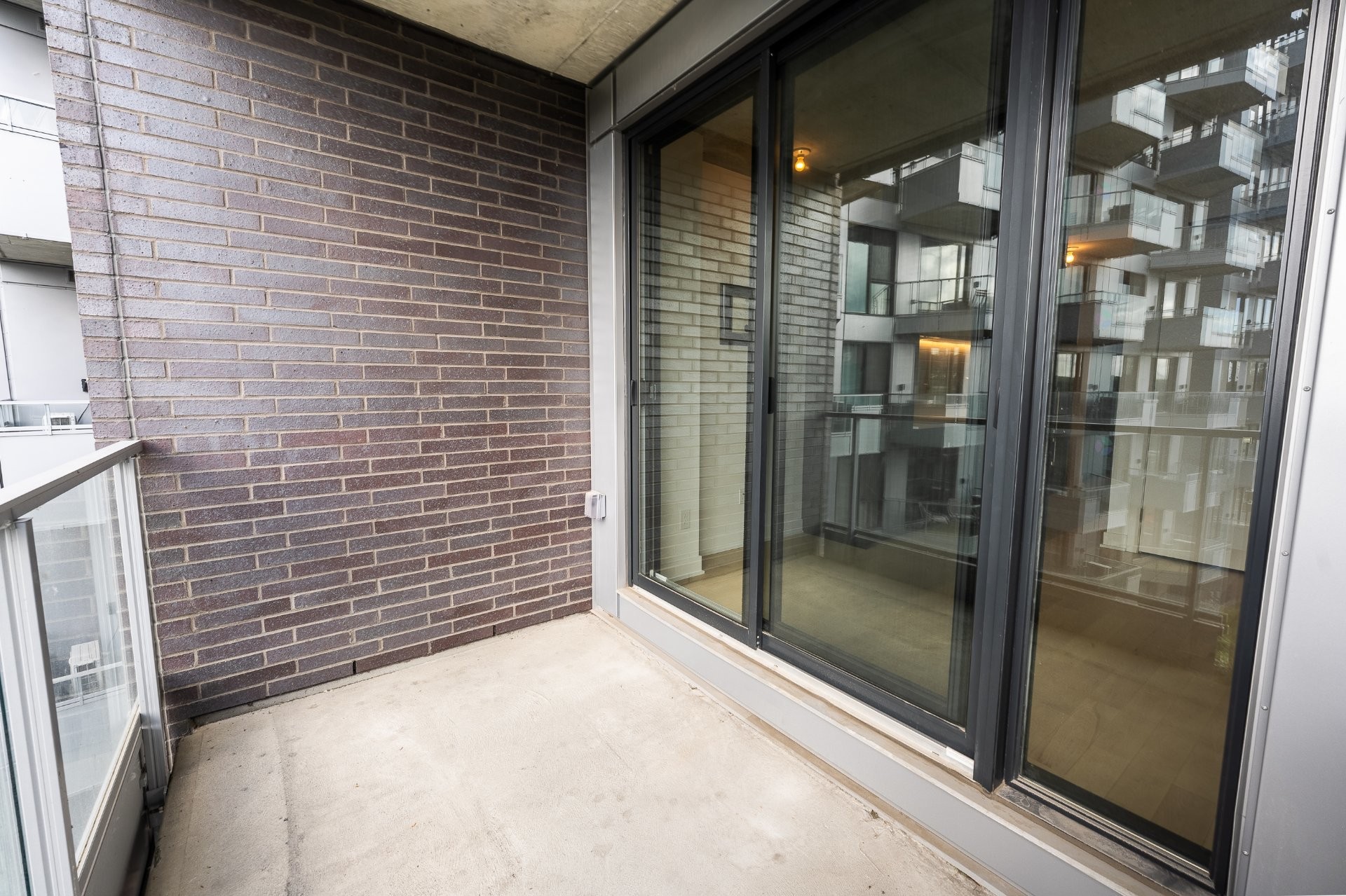 









1150


Boul. René-Lévesque E.

, 422,
Montréal (Ville-Marie),




QC
H2L0J6

