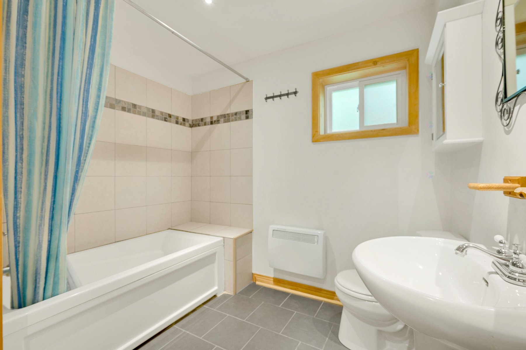 









227


Ch. des Gais-Lurons

,
Saint-Adolphe-d'Howard,




QC
J0T2B0

