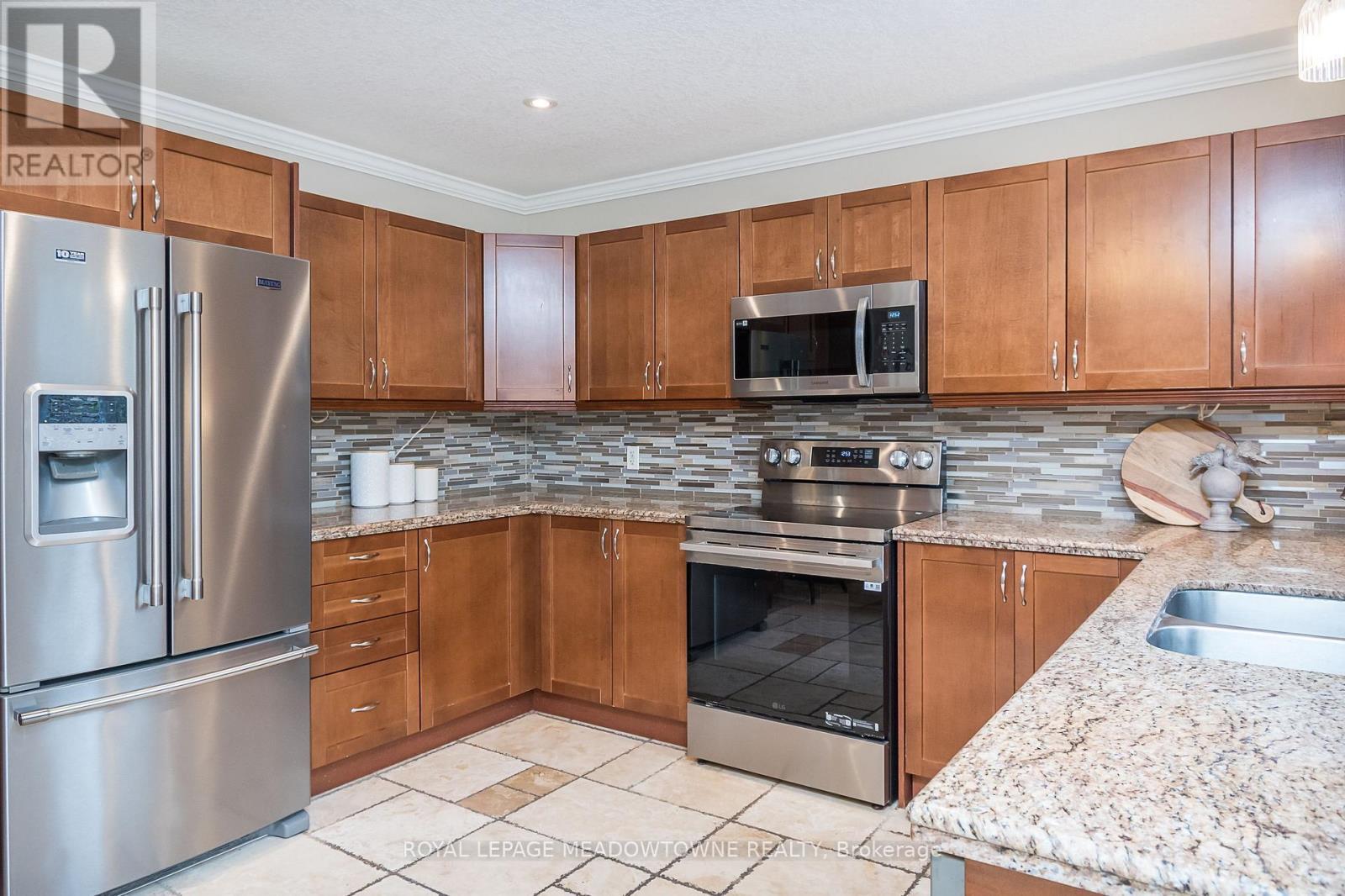 












23 BAGGS CRESCENT

,
Cambridge,




Ontario
N1T2E9

