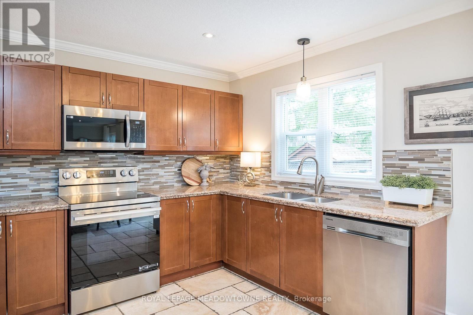 












23 BAGGS CRESCENT

,
Cambridge,




Ontario
N1T2E9

