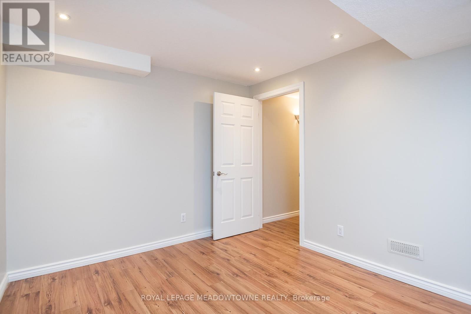 












23 BAGGS CRESCENT

,
Cambridge,




Ontario
N1T2E9

