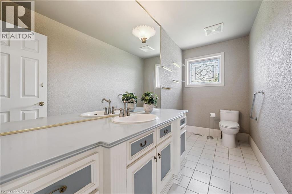 












8060 WELLINGTON RD 18

,
Fergus,




Ontario
N1M2W5

