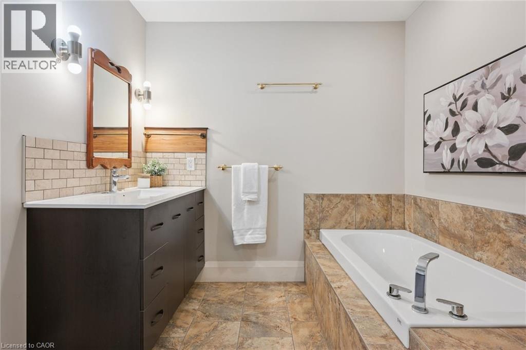 












8060 WELLINGTON RD 18

,
Fergus,




Ontario
N1M2W5

