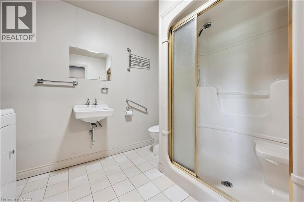 












8060 WELLINGTON RD 18

,
Fergus,




Ontario
N1M2W5

