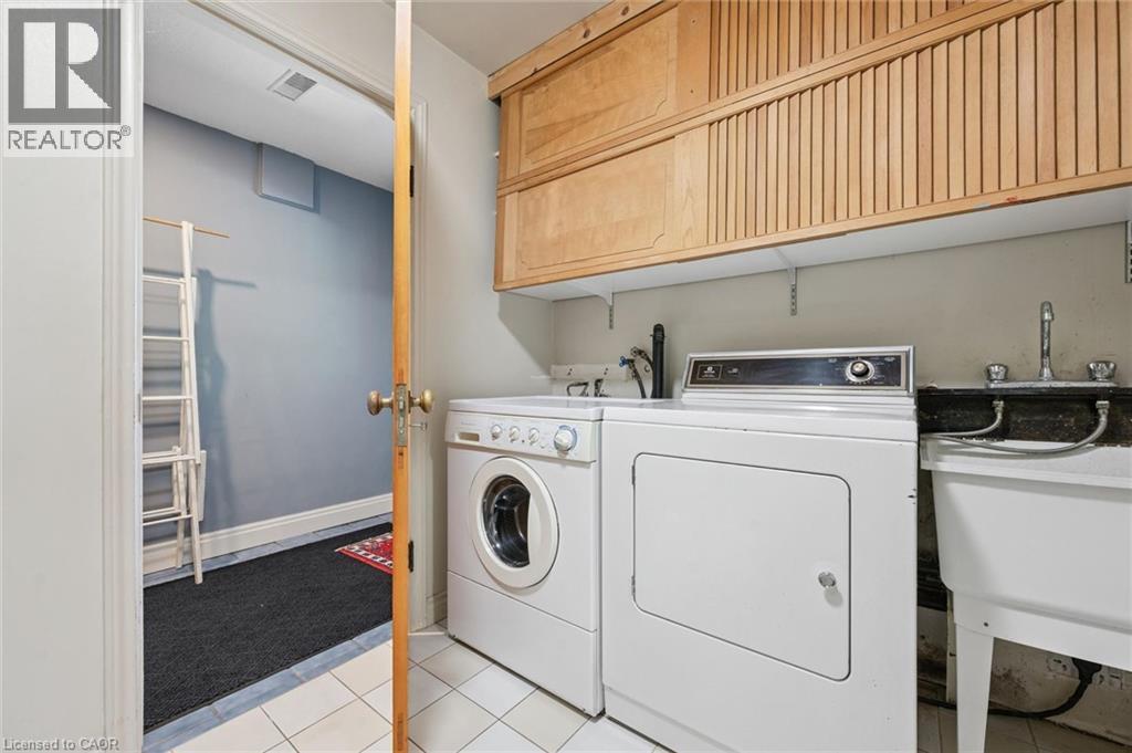 












8060 WELLINGTON RD 18

,
Fergus,




Ontario
N1M2W5

