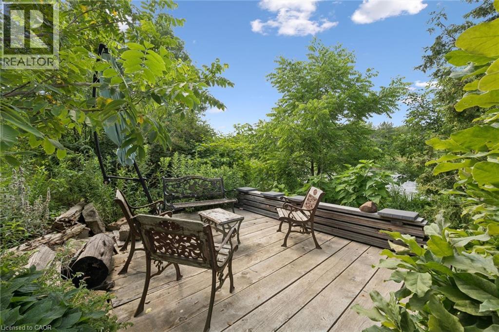 












8060 WELLINGTON RD 18

,
Fergus,




Ontario
N1M2W5


