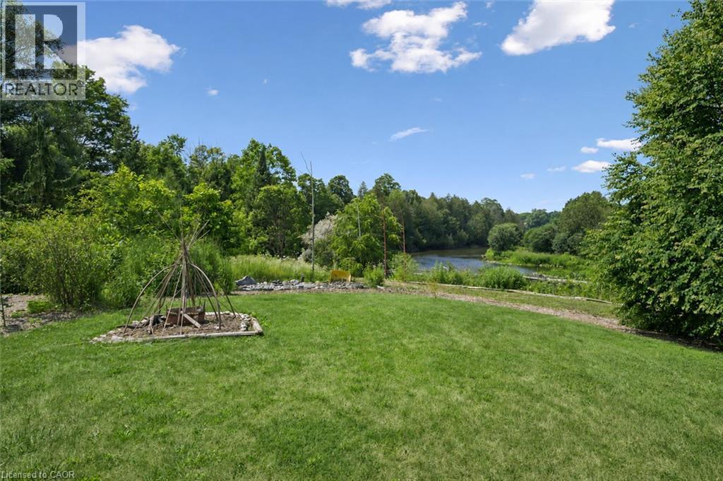 












8060 WELLINGTON RD 18

,
Fergus,




Ontario
N1M2W5

