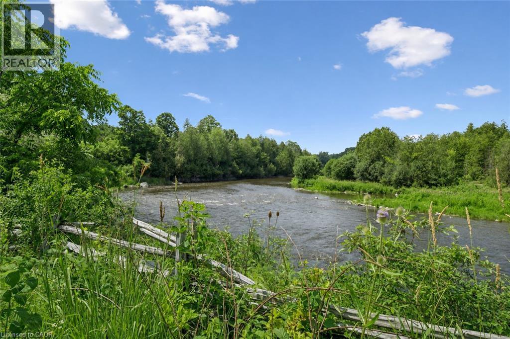 












8060 WELLINGTON RD 18

,
Fergus,




Ontario
N1M2W5

