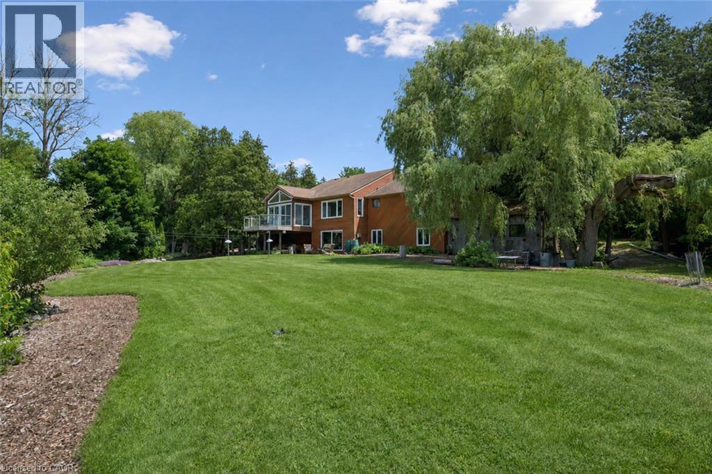 












8060 WELLINGTON RD 18

,
Fergus,




Ontario
N1M2W5

