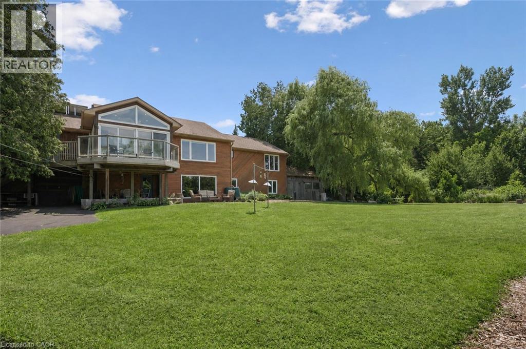 












8060 WELLINGTON RD 18

,
Fergus,




Ontario
N1M2W5

