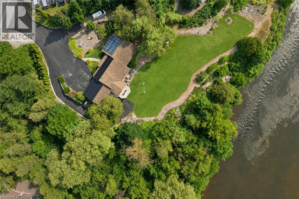 












8060 WELLINGTON RD 18

,
Fergus,




Ontario
N1M2W5

