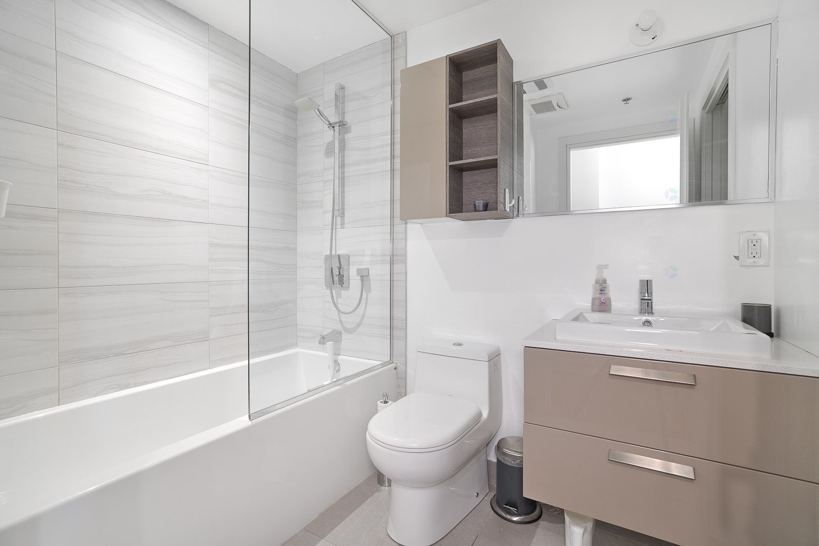 









1211


Rue Drummond

, 410,
Montréal (Ville-Marie),




QC
H3G0E6

