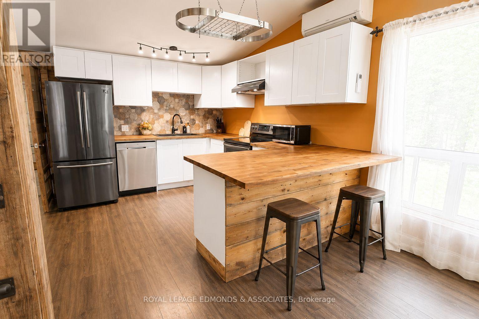 












165 BOB SEGUIN DRIVE

,
Laurentian Hills,




Ontario
K0J1J0


