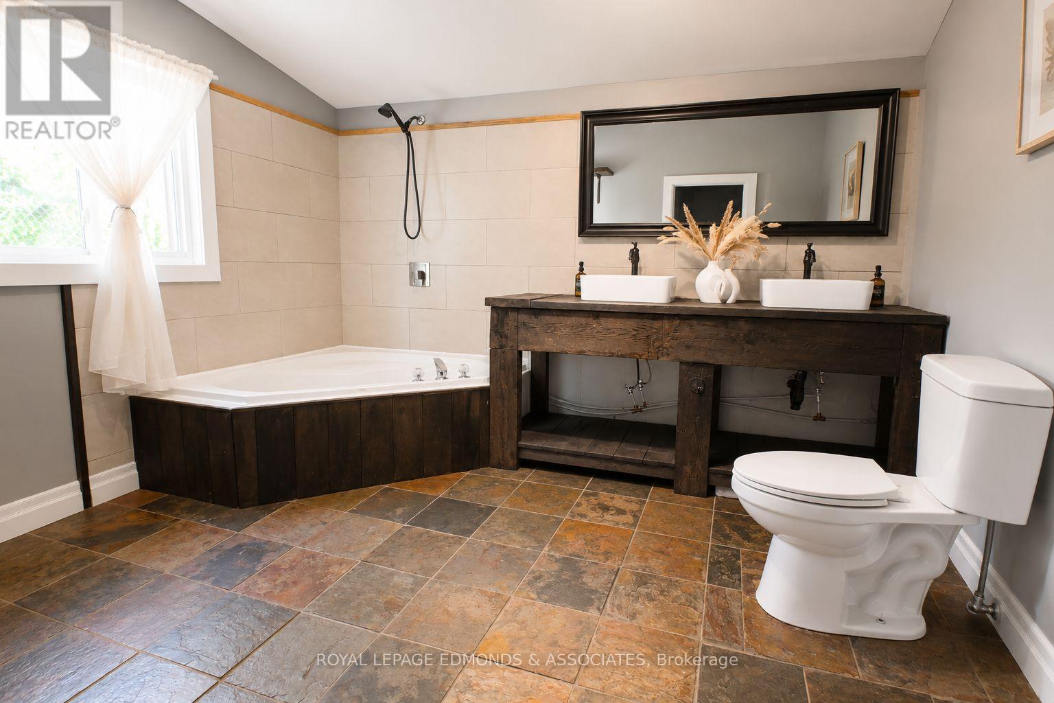 












165 BOB SEGUIN DRIVE

,
Laurentian Hills,




Ontario
K0J1J0

