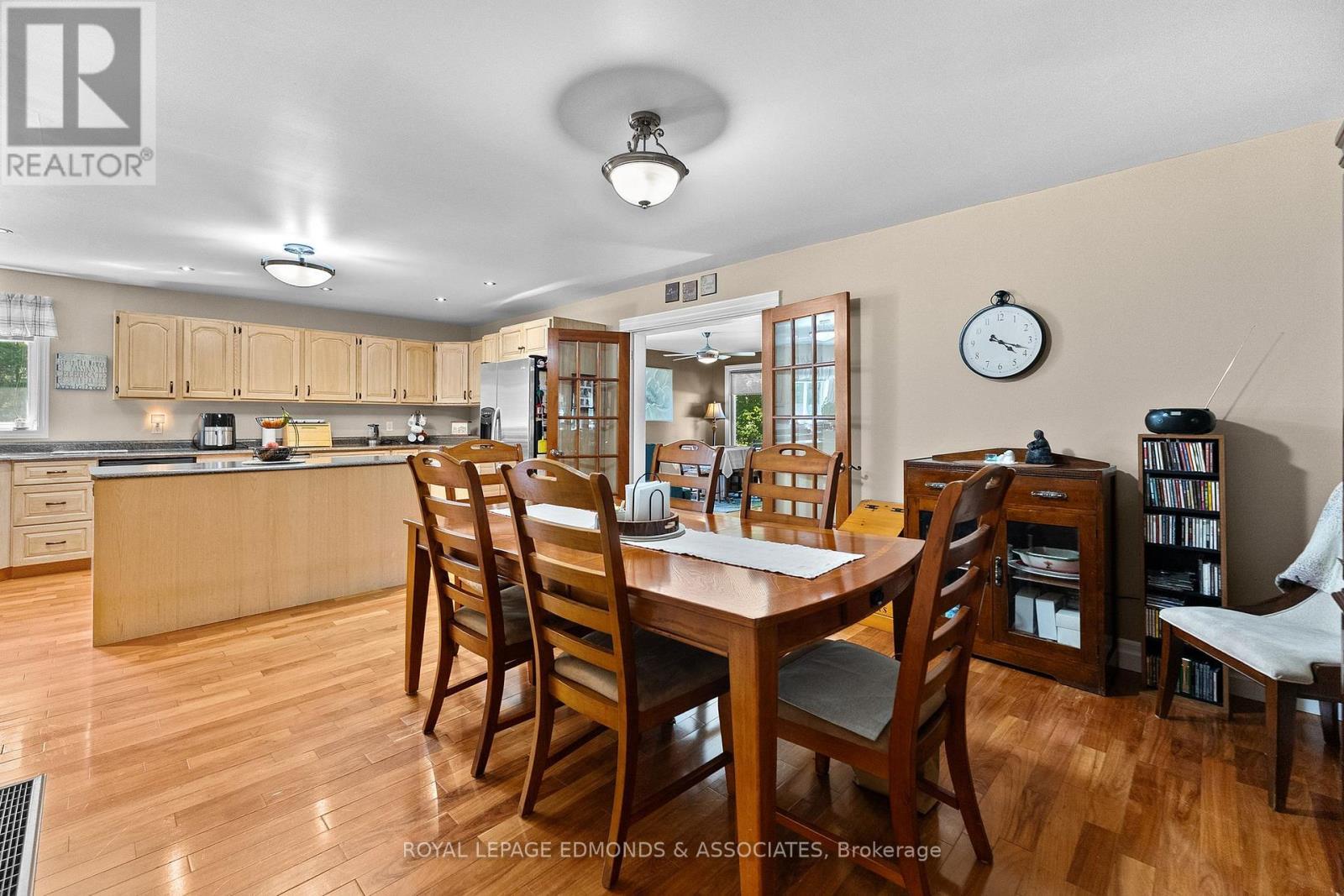 












219 ZANDERS ROAD

,
Laurentian Valley,




Ontario
K8A6W8

