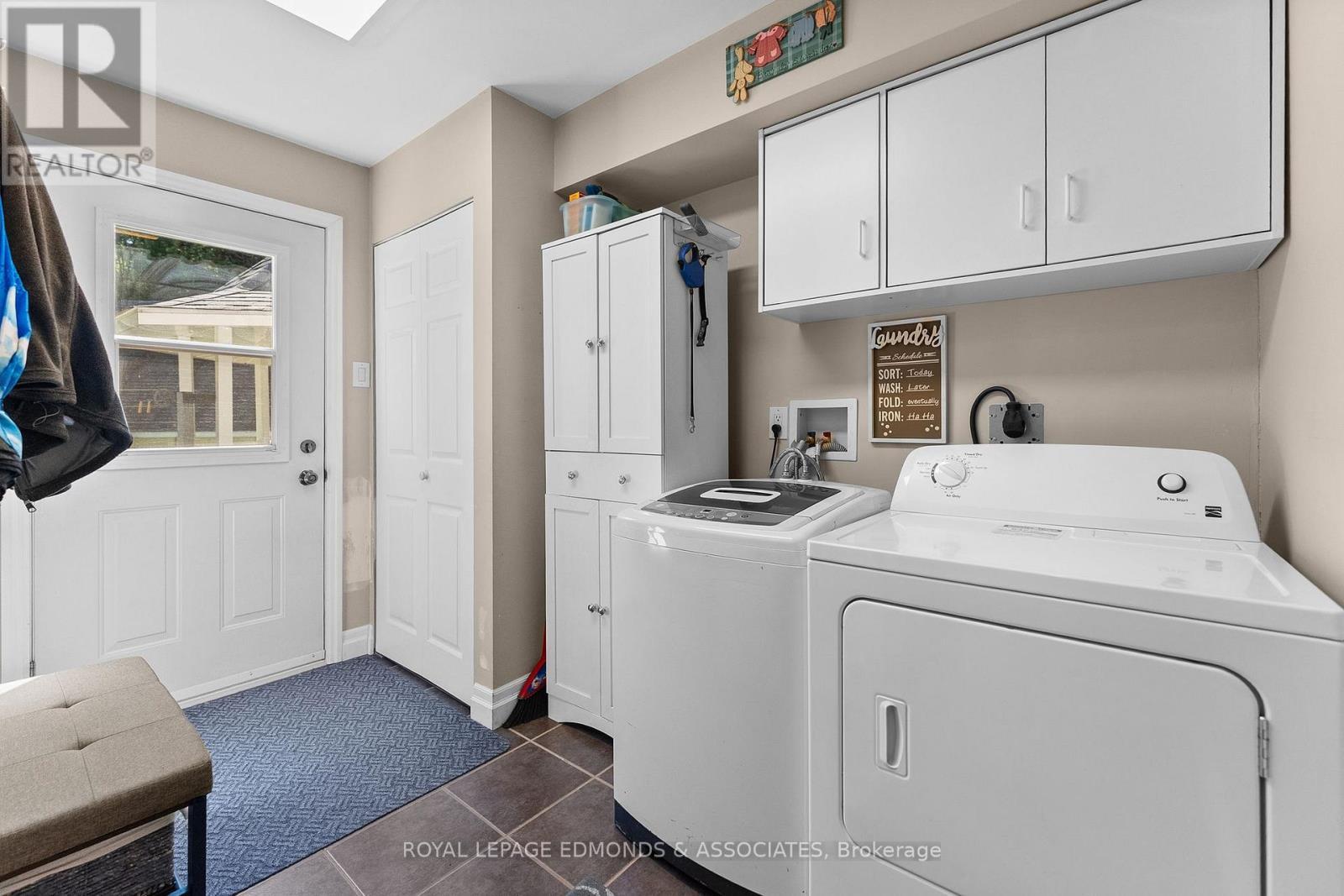 












219 ZANDERS ROAD

,
Laurentian Valley,




Ontario
K8A6W8

